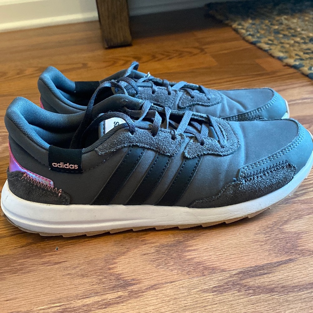 Adidas Retrorun Senakers Size 7.5